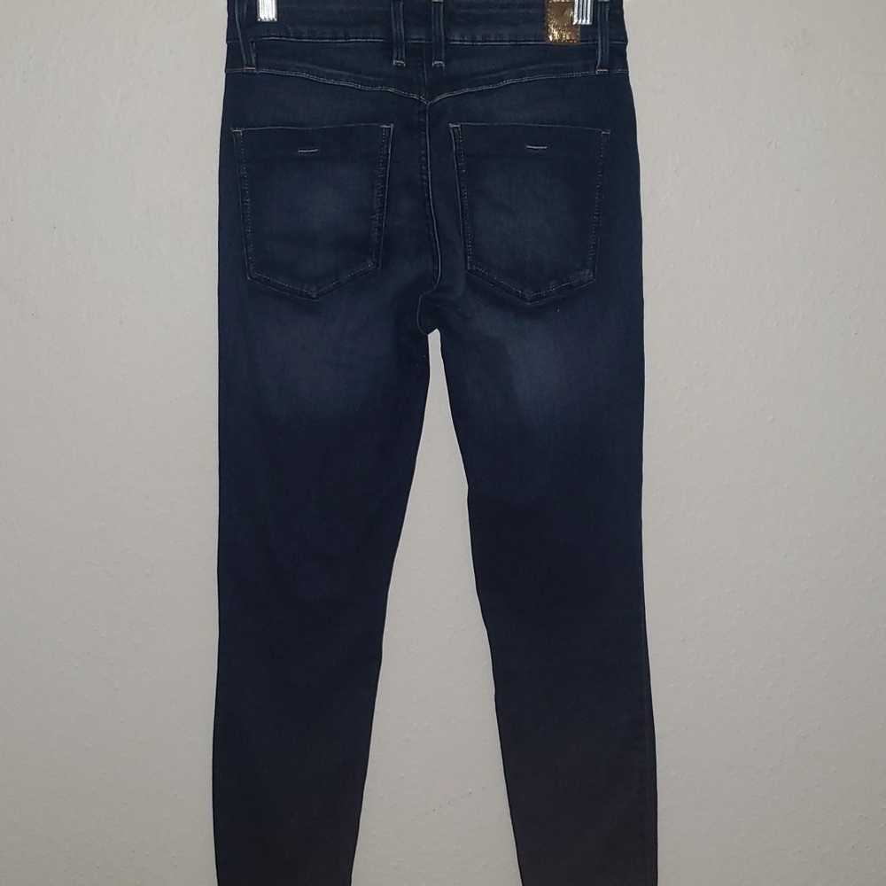 GUESS TAILERED HIGH RISE JEAN - Picture 5 of 9